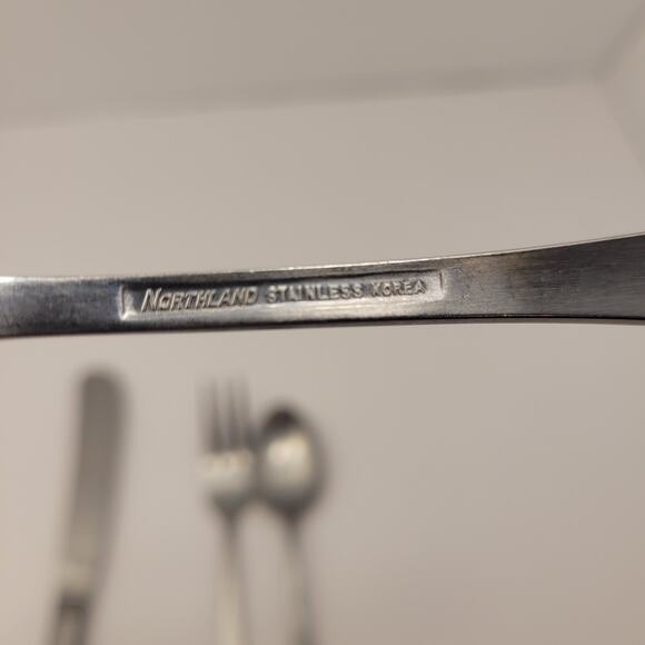 Present 4-Piece Flatware Set Knife Dinner Fork Salad Fork Teaspoon Stainless - Picture 7 of 9